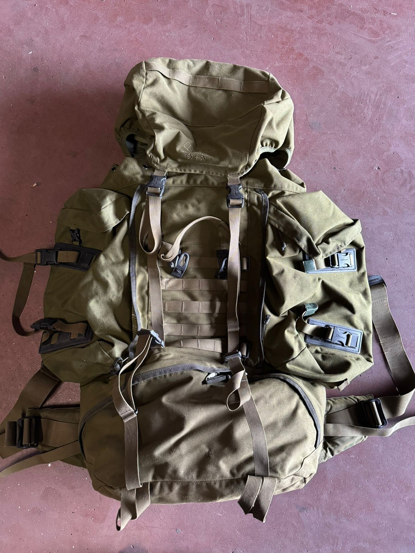 Berghaus Rucksack MMPS Crusader IV 90+20 Liter Oliv